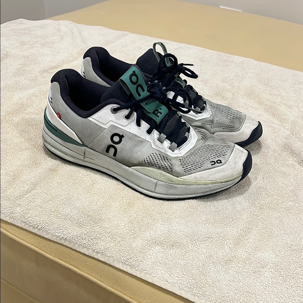On Running Men's On the Roger pro hard court performance tennis shoe